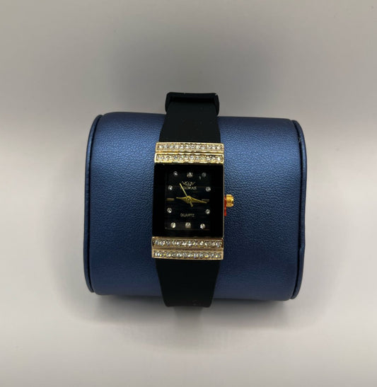 LWomen’s Analog Watch 4 Black